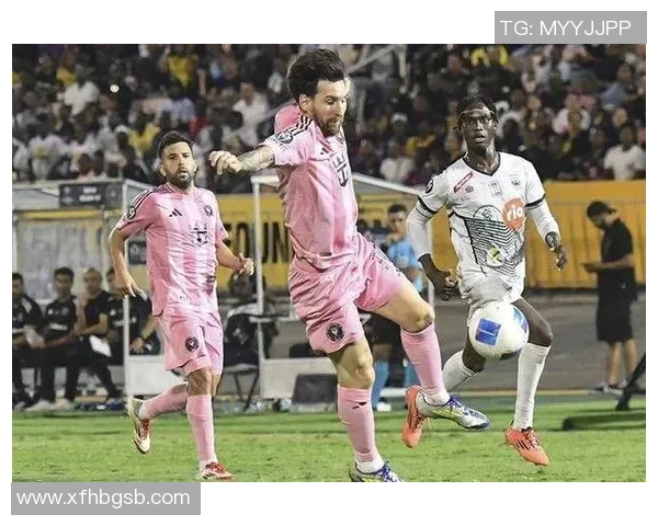 足球巨星身穿篮球战袍走上球场引发热议引领跨界潮流的时尚风潮